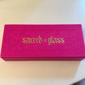 Jeffree star cosmetics sacred glass highlighter palette